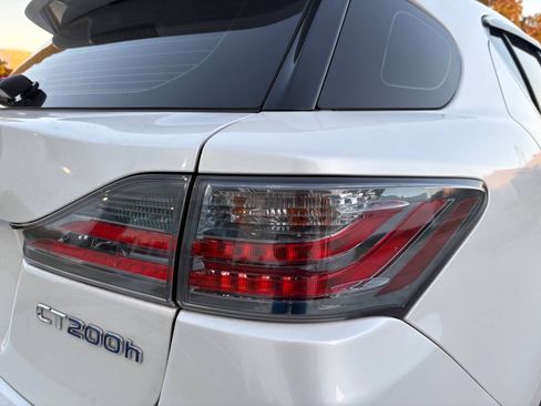 Used 2016 Lexus CT 200h w/ Navigation Package FWD image 10