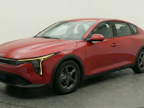 Used 2025 Kia K4 LXS image 3