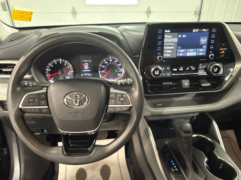 Used 2020 Toyota Highlander L AWD/4WD image 33