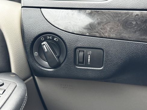 Used 2019 Dodge Grand Caravan SE FWD image 22