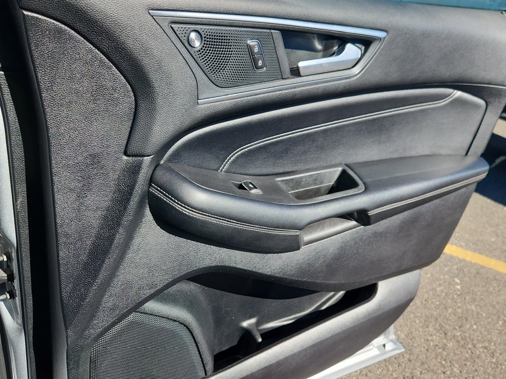 Used 2022 Ford Edge Titanium AWD/4WD image 14