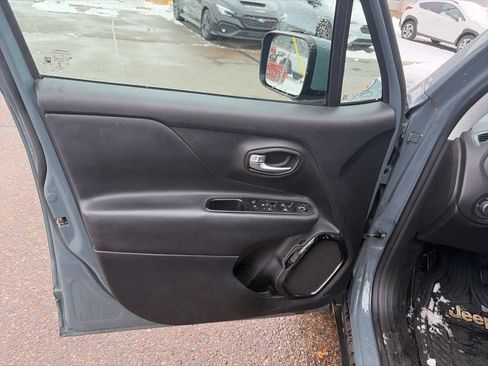 Used 2017 Jeep Renegade Altitude image 16