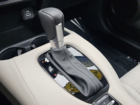 Certified 2025 Honda HR-V LX image 23