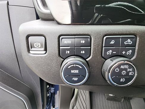 Used 2022 Chevrolet Silverado 1500 LTZ image 22