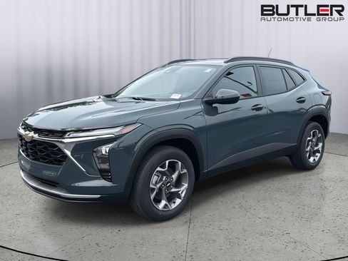 New 2026 Chevrolet Trax LT w/ Driver Confidence Package image 2