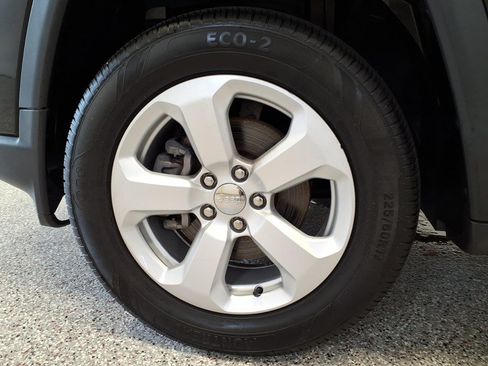 Used 2021 Jeep Compass Latitude w/ Sun and Sound Group AWD/4WD image 7