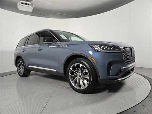 New 2026 Lincoln Aviator Premiere image 2