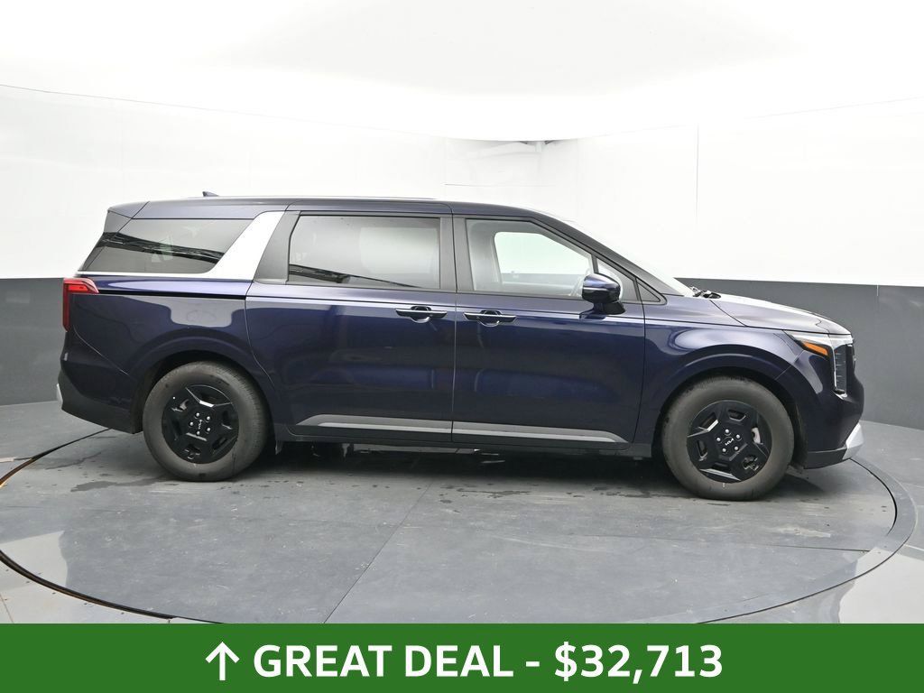 Used 2026 Kia Carnival FWD image 5