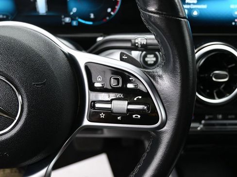 Used 2022 Mercedes-Benz GLB 250 w/ Premium Package Lite image 21