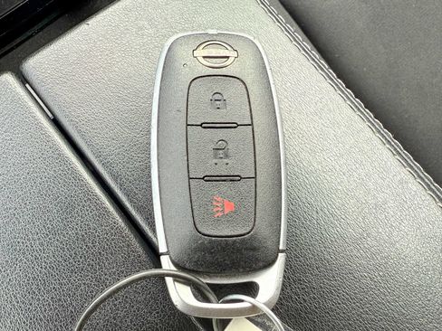 Used 2024 Nissan Rogue S AWD/4WD image 47
