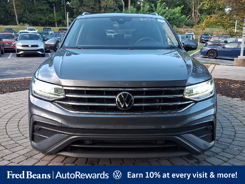 Certified 2023 Volkswagen Tiguan SE w/ Panoramic Sunroof Package FWD image 2
