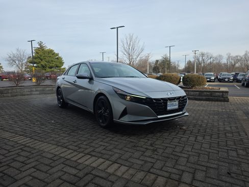 Used 2023 Hyundai Elantra SEL image 7