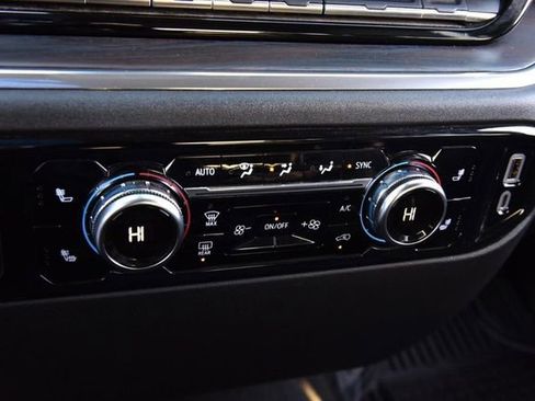 Used 2025 GMC Sierra 1500 SLT image 14