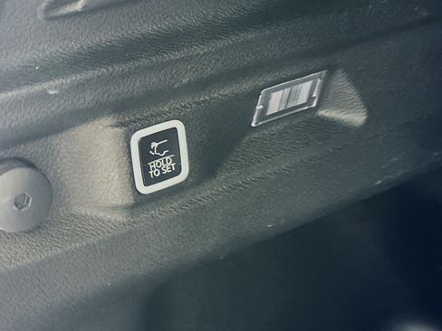 Used 2023 Jeep Grand Cherokee L Laredo RWD image 30
