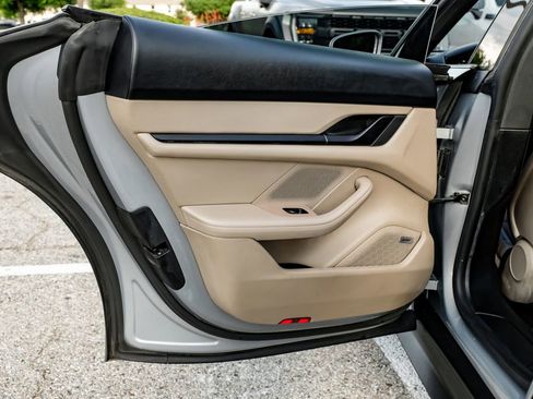 Used 2022 Porsche Taycan image 46