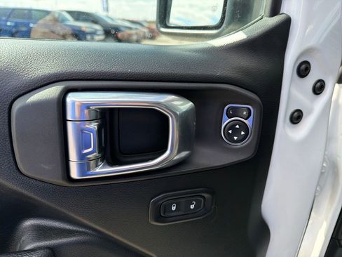 Used 2023 Jeep Gladiator Willys image 14