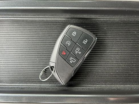 New 2025 GMC Hummer EV 2X w/ LPO, Dark Essentials Package image 33