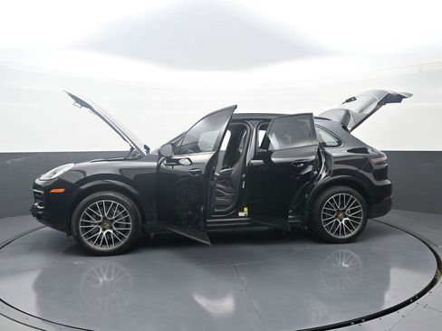 Used 2023 Porsche Cayenne image 40