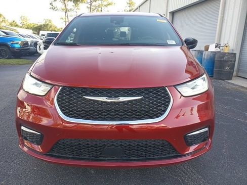 Used 2025 Chrysler Pacifica Select FWD image 1