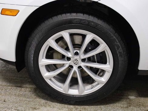 Certified 2026 Porsche Macan image 40