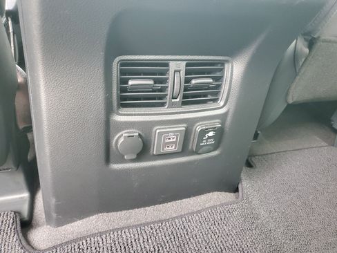 Used 2021 Nissan Titan SV w/ SV Convenience Package image 10