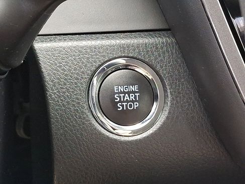 Used 2019 Toyota Camry LE w/ Convenience Package FWD image 25