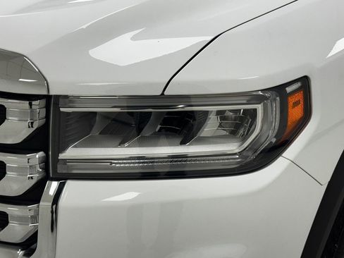 Used 2023 GMC Acadia SLT image 40