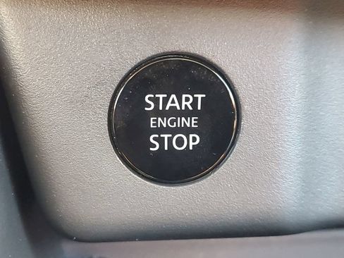 Used 2024 Nissan Rogue SV FWD image 30