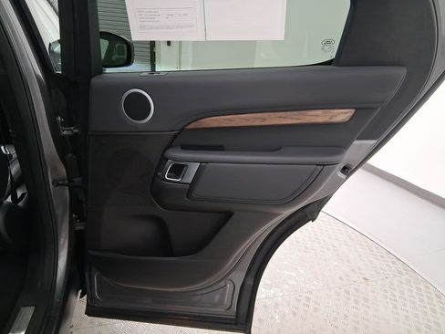 Used 2018 Land Rover Discovery HSE image 31