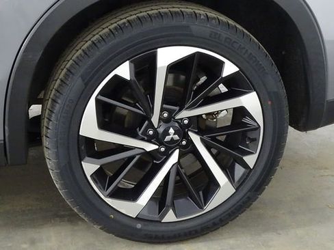 Used 2022 Mitsubishi Outlander SE image 41