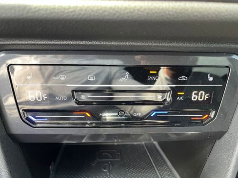 Used 2022 Volkswagen Tiguan SE R-Line image 25