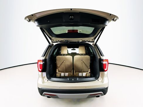 Used 2017 Ford Explorer XLT w/ Equipment Group 202A image 31