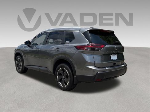 Used 2024 Nissan Rogue SV w/ SV Premium Package FWD image 23