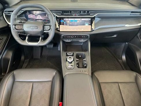 Used 2026 Jeep Cherokee Overland w/ Trailer Tow Group AWD/4WD image 10