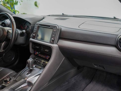 Used 2021 Nissan GT-R Premium image 61