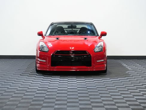 Used 2012 Nissan GT-R Premium image 4