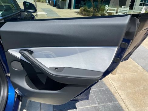 Used 2023 Tesla Model Y Performance AWD/4WD image 30