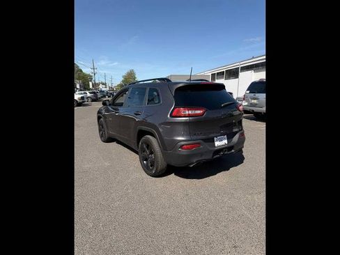 Used 2017 Jeep Cherokee Sport AWD/4WD image 5