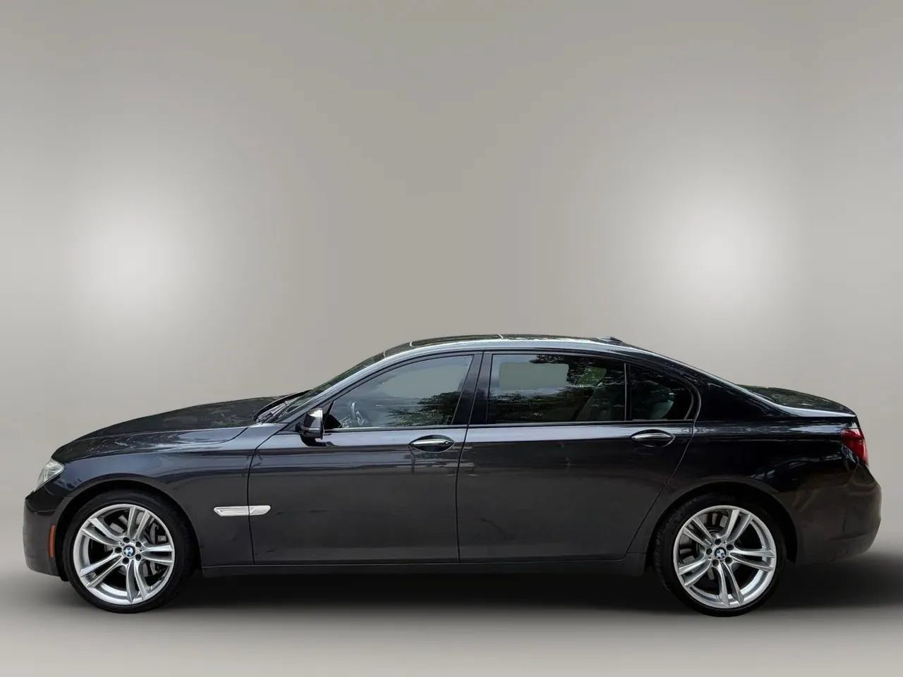 Used 2013 BMW 750Li RWD image 5
