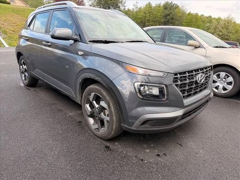 Used 2025 Hyundai Venue SEL FWD image 8