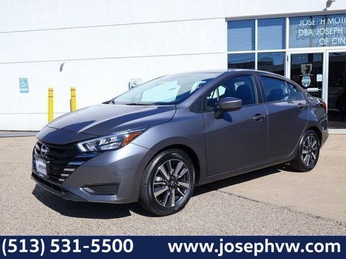 Used 2025 Nissan Versa SV image 1