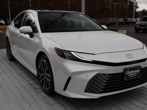 Used 2025 Toyota Camry XLE image 7