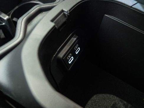 Used 2024 Toyota RAV4 LE AWD/4WD image 28