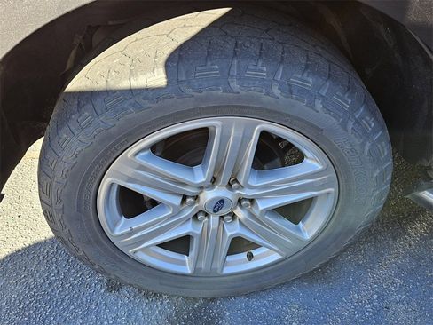 Used 2021 Ford Expedition XLT image 17