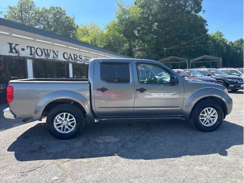 Used 2019 Nissan Frontier SV RWD image 5