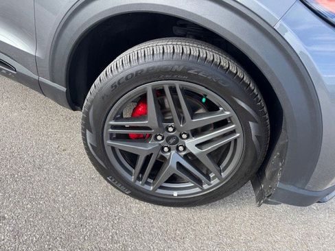 Certified 2025 Ford Explorer ST-Line w/ ST-Line Street Pack image 38