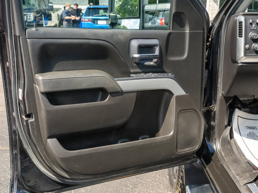 Used 2016 Chevrolet Silverado 2500 LT w/ Midnight Edition AWD/4WD image 9
