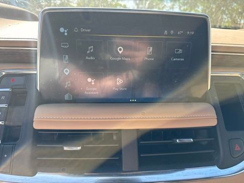 Used 2024 Chevrolet Tahoe Premier AWD/4WD image 10
