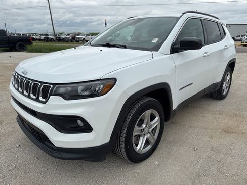 Used 2024 Jeep Compass Latitude AWD/4WD image 1
