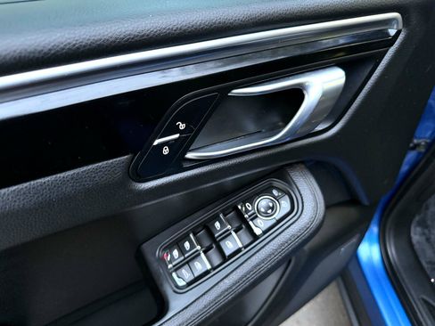Used 2018 Porsche Macan image 37